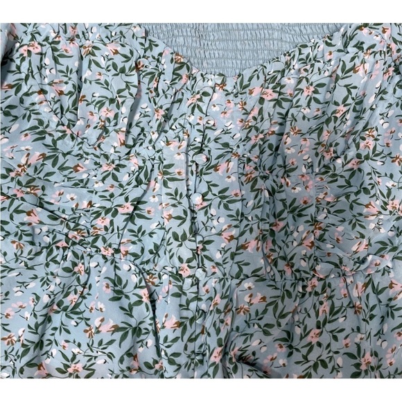 Astr The Label Clairemont Floral Top Cropped Boho In Blue Smocked Size Large - Picture 2 of 6